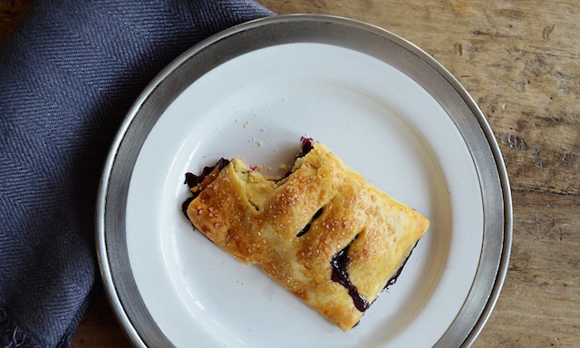 THE_RECIPE_GRINDER_BLUEBERRY_HAND_PIES10